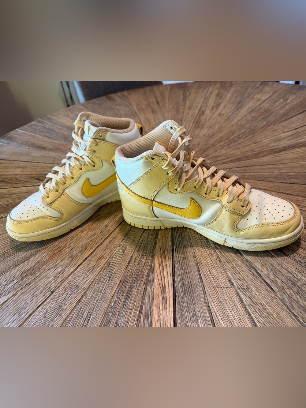 Nike Dunk High Pale Vanilla Topaz Gold Women’s 8.5 DD1869-201 Sneakers